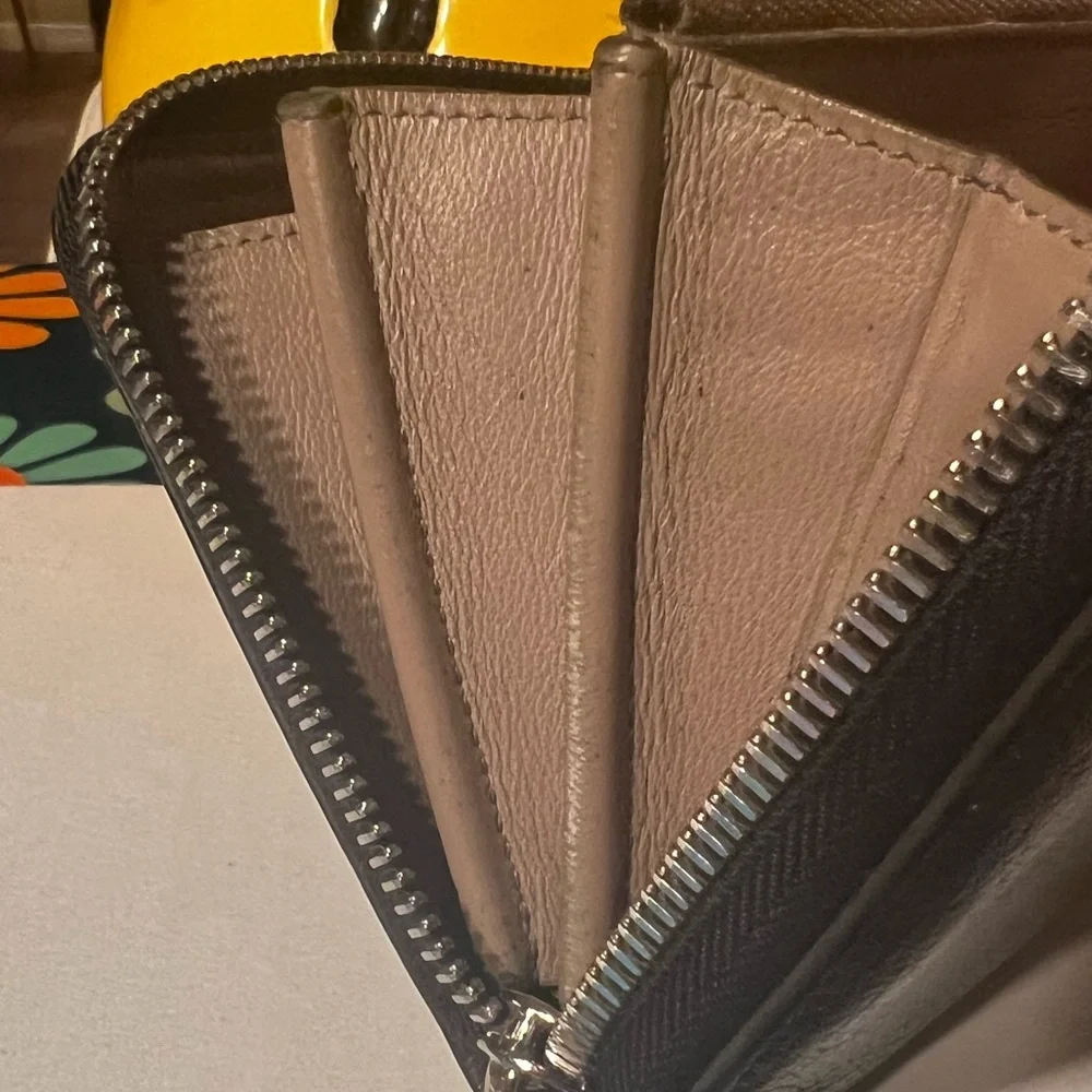 LOUIS VUITTON Portefeuille
Comet Long Wallet (BLACK) - Picture 9 of 16